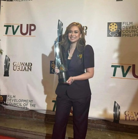 Yen Santos holding her prestigious Gawad Urian Awards. 